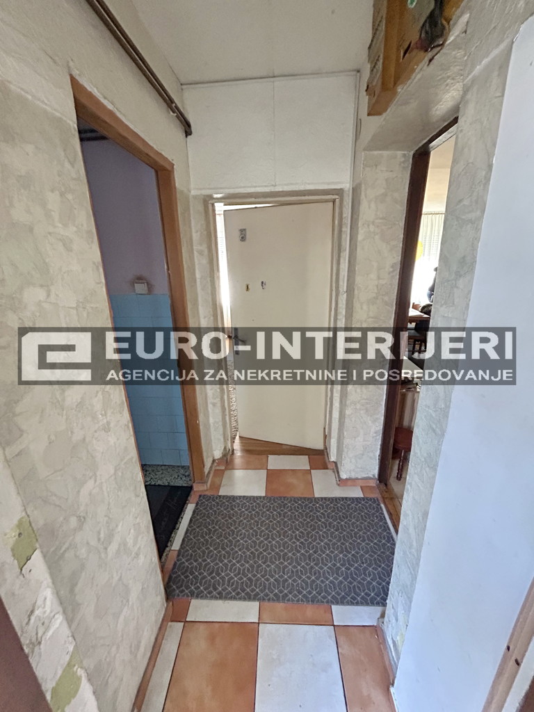 Kuća za adaptaciju - Malešnica - 73 m2 + garaža, bez provizije