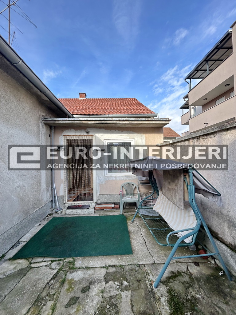 Kuća za adaptaciju - Malešnica - 73 m2 + garaža, bez provizije