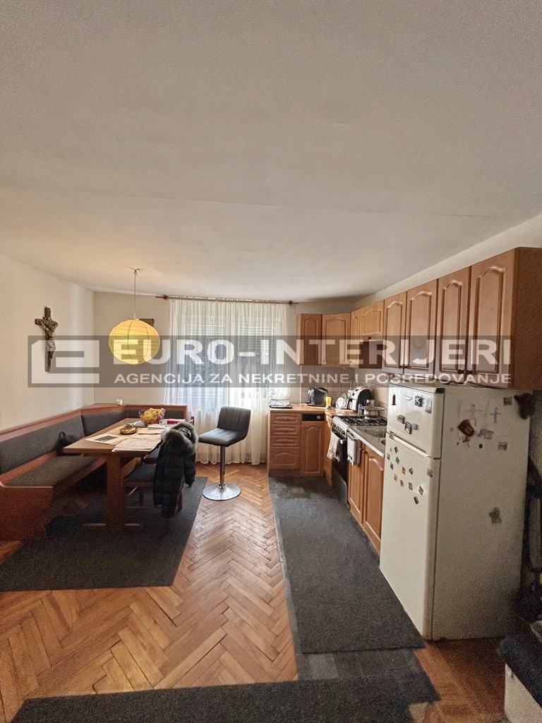 Kuća za adaptaciju - Malešnica - 73 m2 + garaža, bez provizije