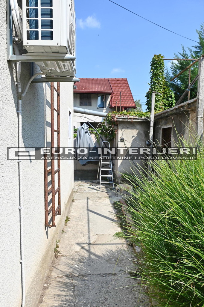 Kuća za adaptaciju - Malešnica - 73 m2 + garaža, bez provizije