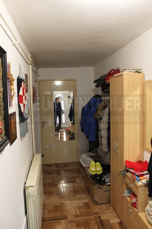 Kuća Zagreb, G. Vrapče, 298 m2, 2 etaže kao 2 stana, 3 et. nedovršena