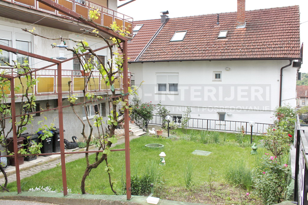 Kuća Zagreb, G. Vrapče, 298 m2, 2 etaže kao 2 stana, 3 et. nedovršena