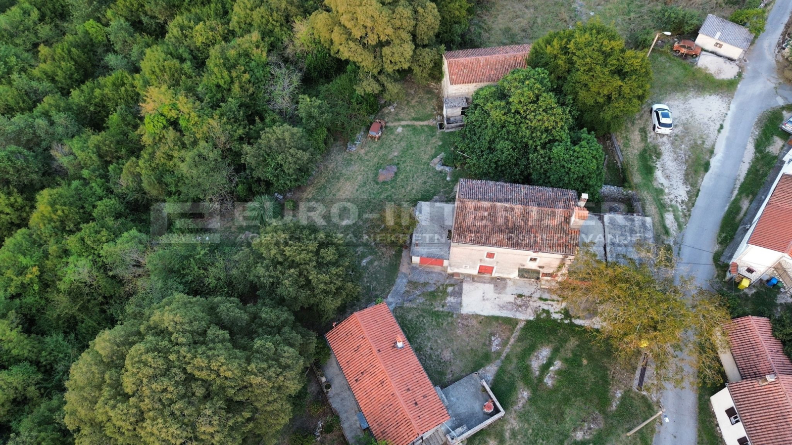 Seosko imanje u Istri - Šumber, općina Sveta Nedelja, BEZ PROVIZIJE!