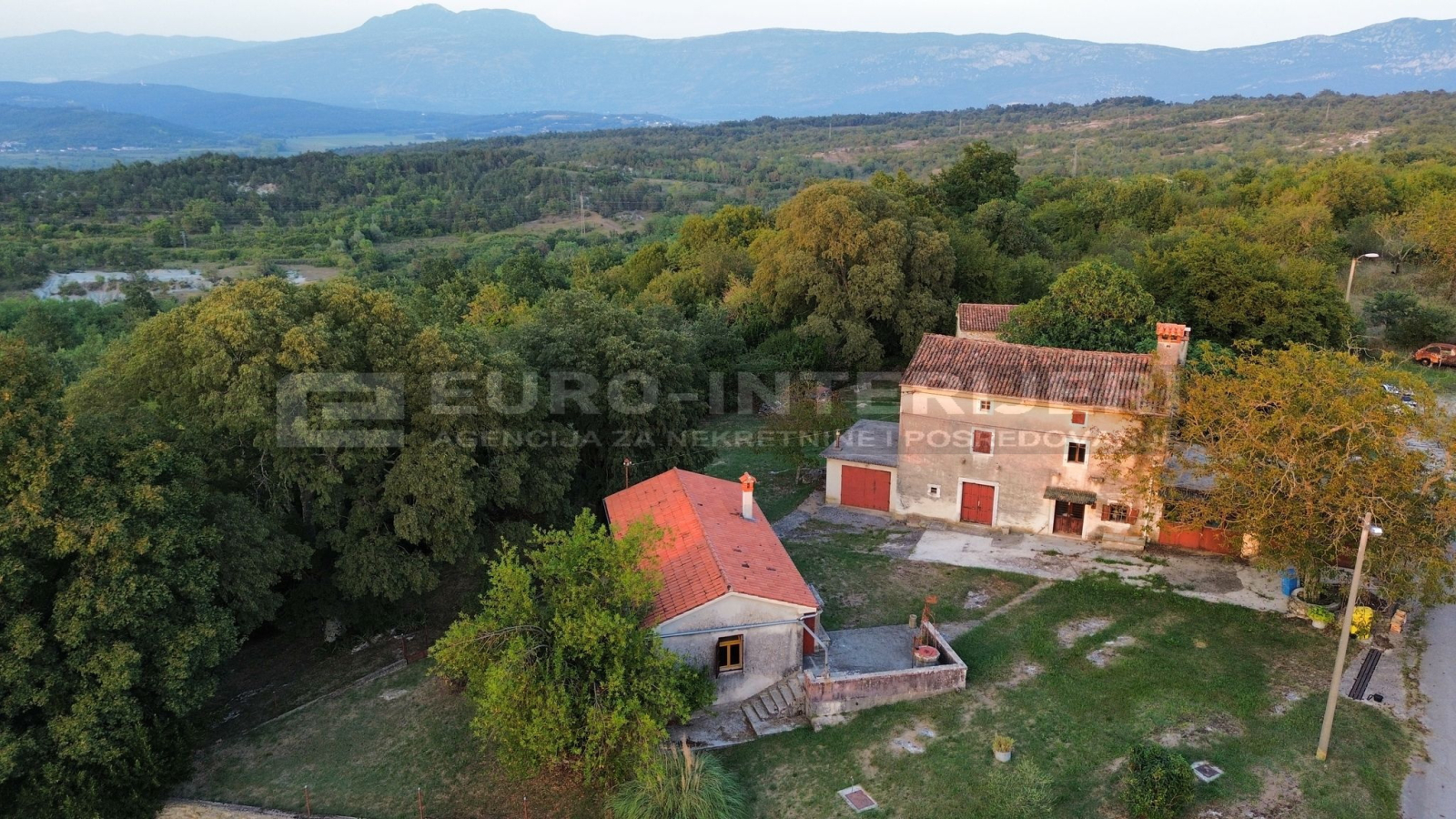 Seosko imanje u Istri - Šumber, općina Sveta Nedelja, BEZ PROVIZIJE!