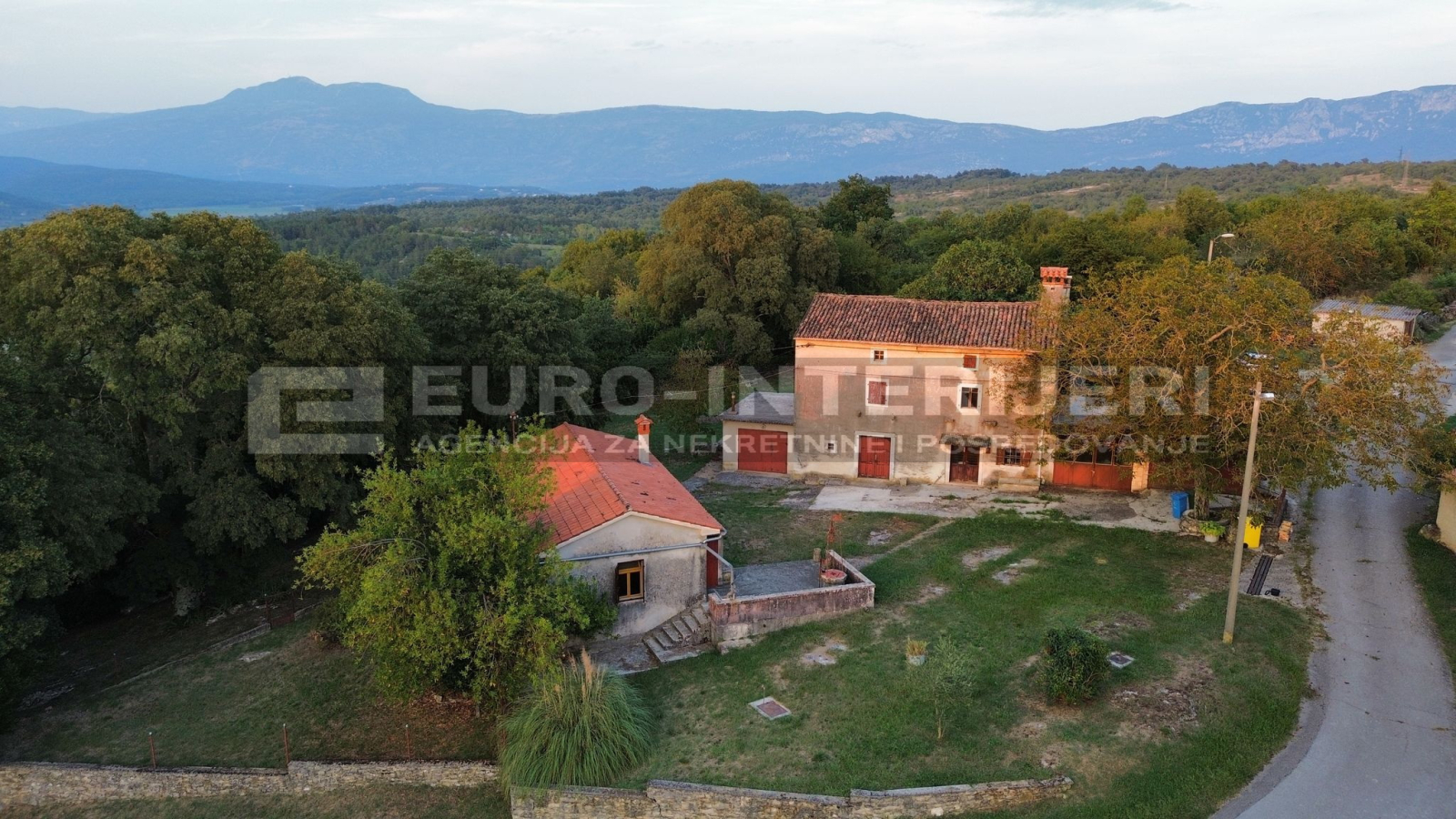Seosko imanje u Istri - Šumber, općina Sveta Nedelja, BEZ PROVIZIJE!