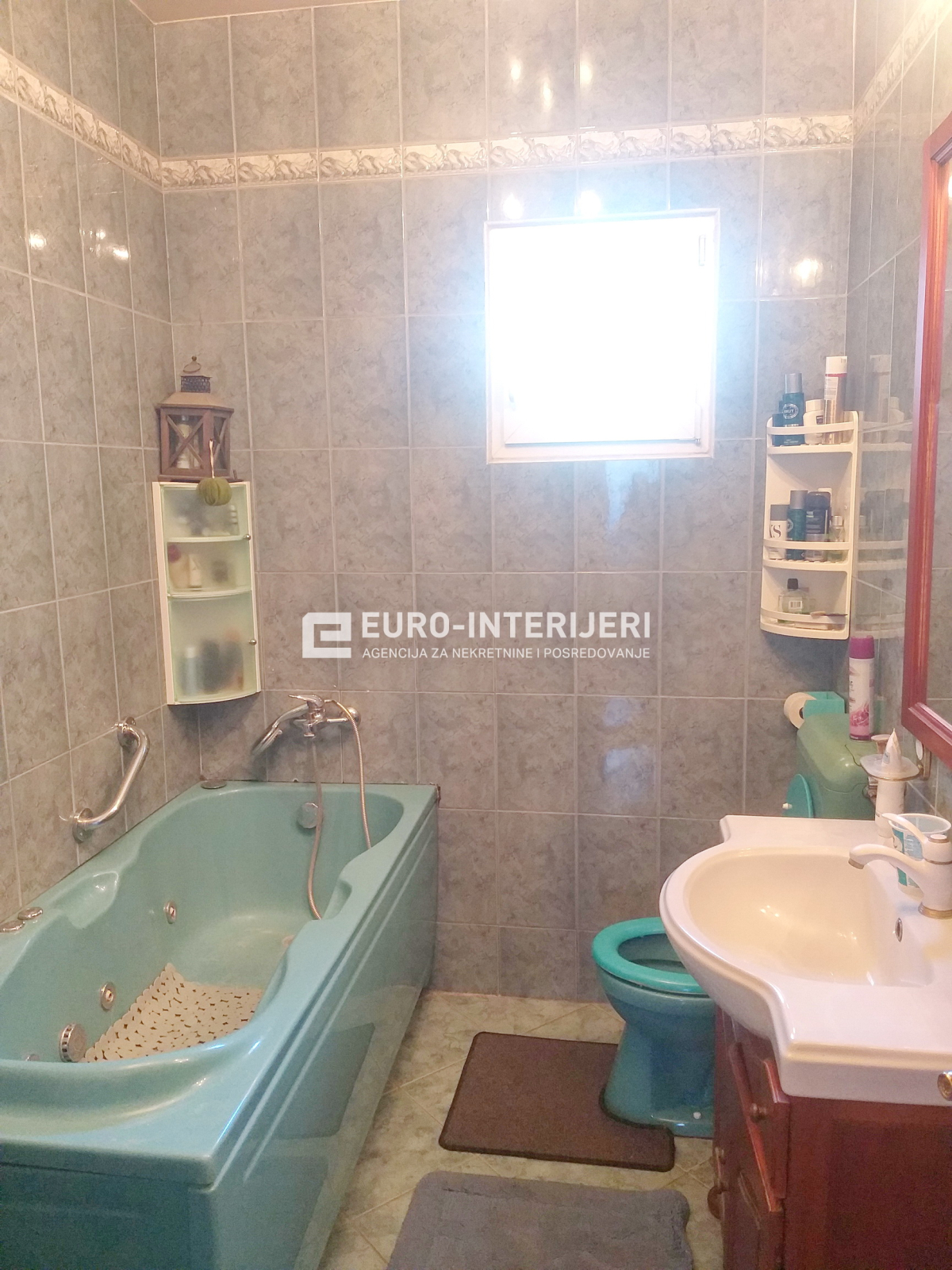 Kuća: Jastrebarsko, površine 340 m2, bez provizije!