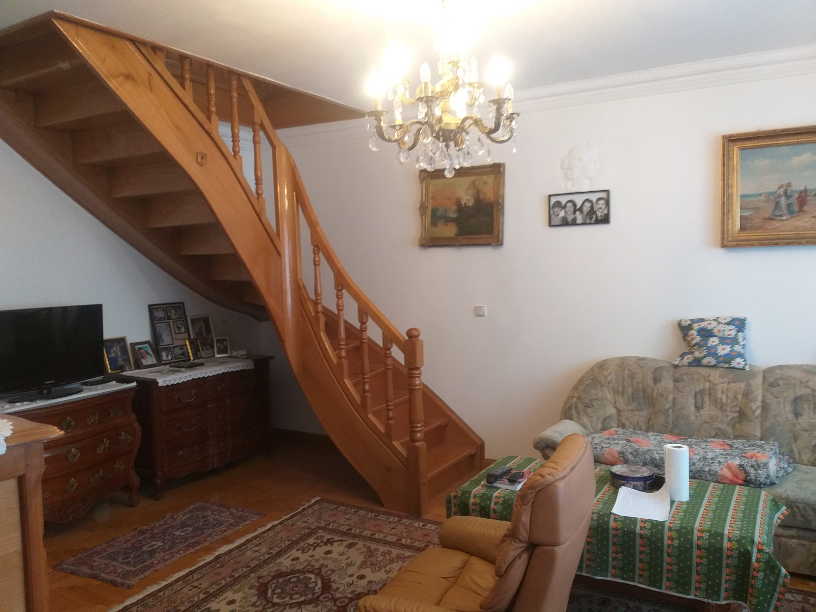 Kuća: Jastrebarsko, površine 340 m2, bez provizije!