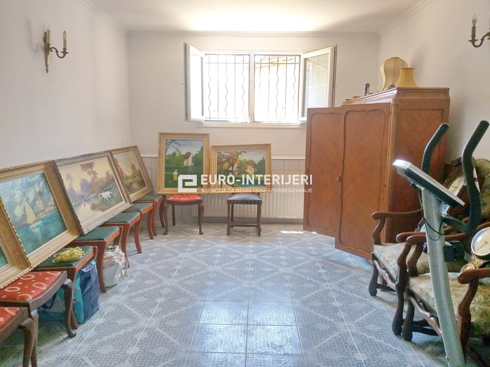 Kuća: Jastrebarsko, površine 340 m2, bez provizije!
