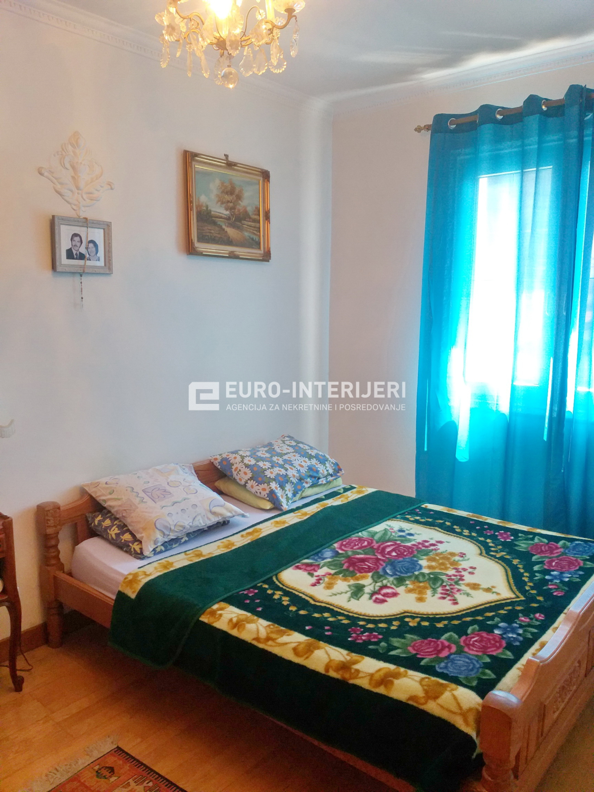 Kuća: Jastrebarsko, površine 340 m2, bez provizije!