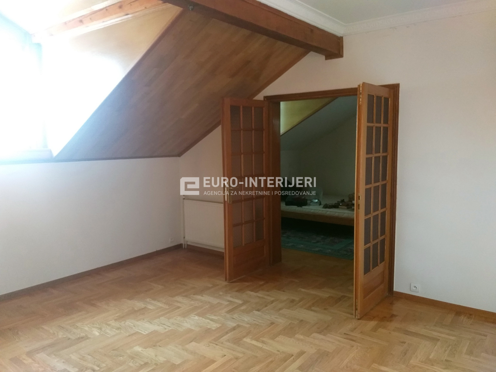 Kuća: Jastrebarsko, površine 340 m2, bez provizije!
