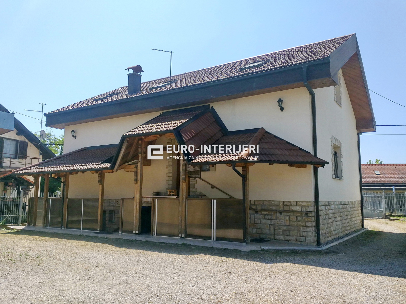 Kuća: Jastrebarsko, površine 340 m2, bez provizije!
