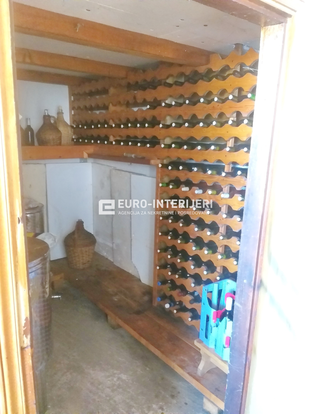 Kuća: Jastrebarsko, površine 340 m2, bez provizije!