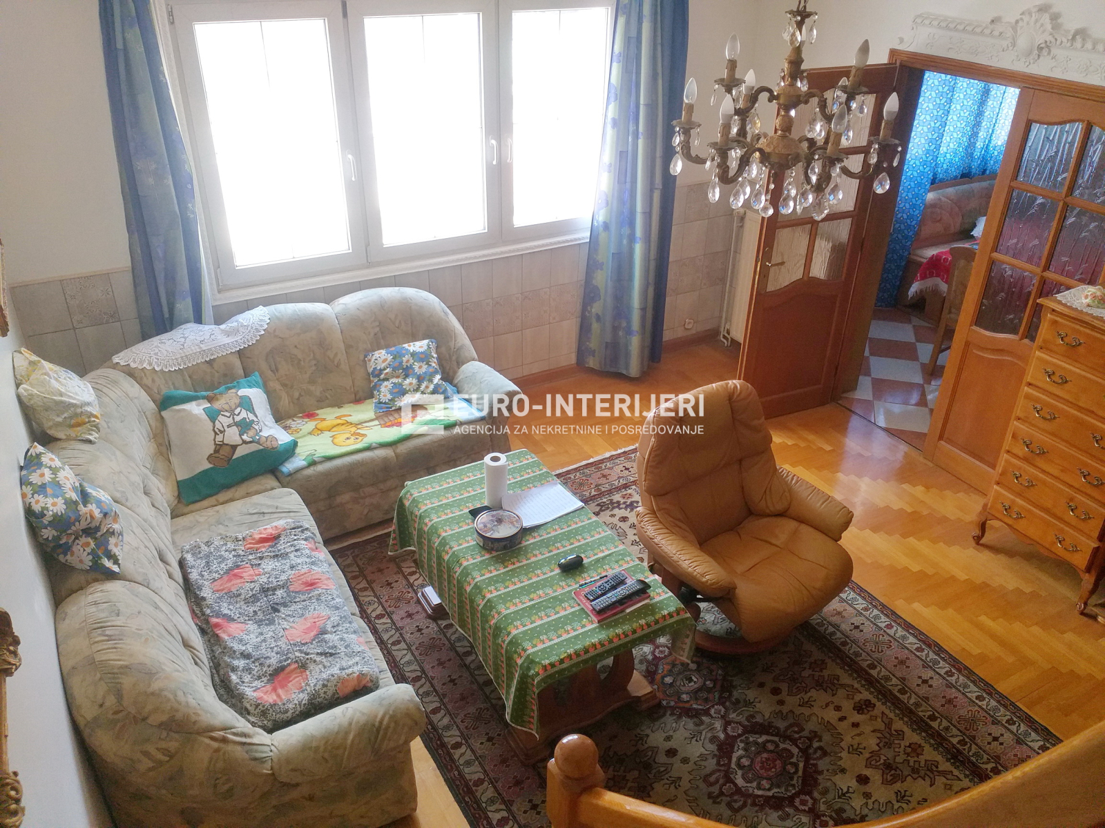 Kuća: Jastrebarsko, površine 340 m2, bez provizije!