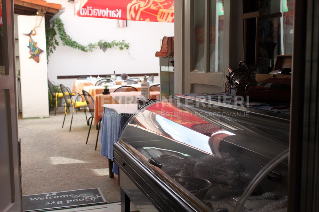 Poslovni prostor: riblji restoran u Skradinu, dvije sale + terasa