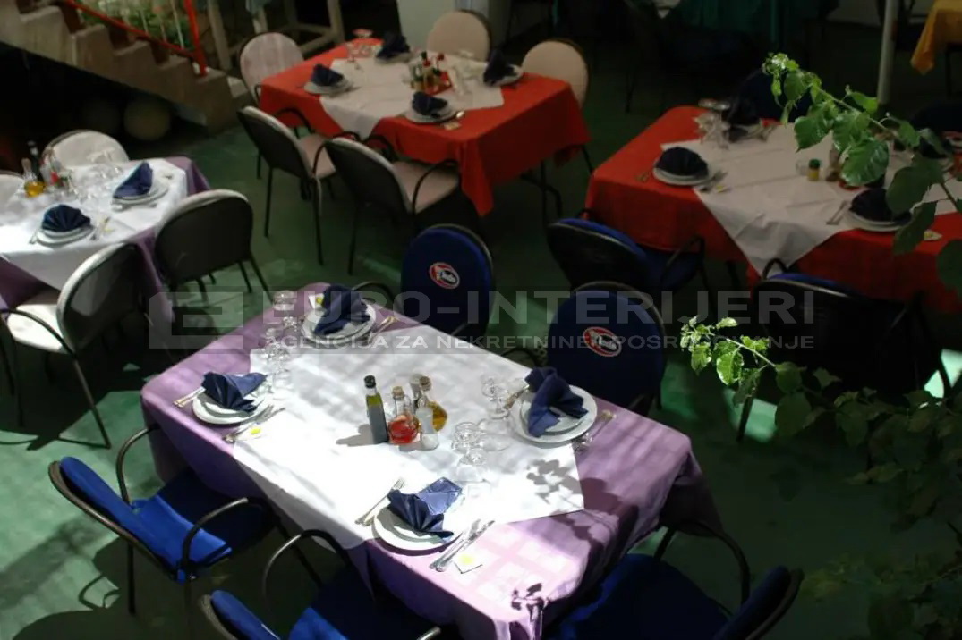 Poslovni prostor: riblji restoran u Skradinu, dvije sale + terasa