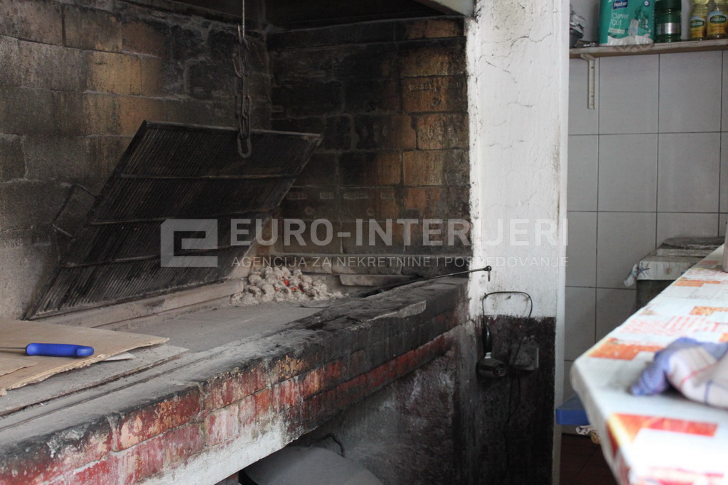 Poslovni prostor: riblji restoran u Skradinu, dvije sale + terasa