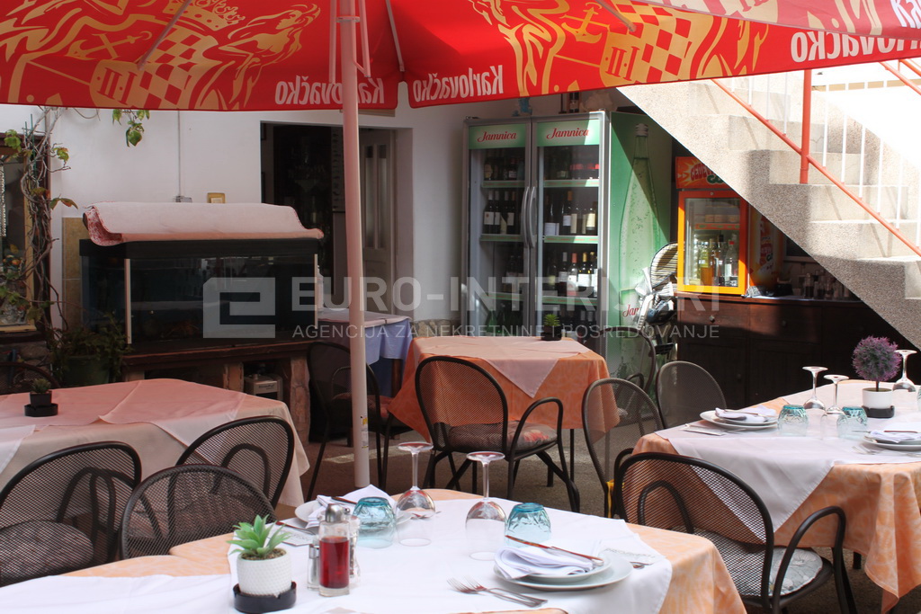 Poslovni prostor: riblji restoran u Skradinu, dvije sale + terasa