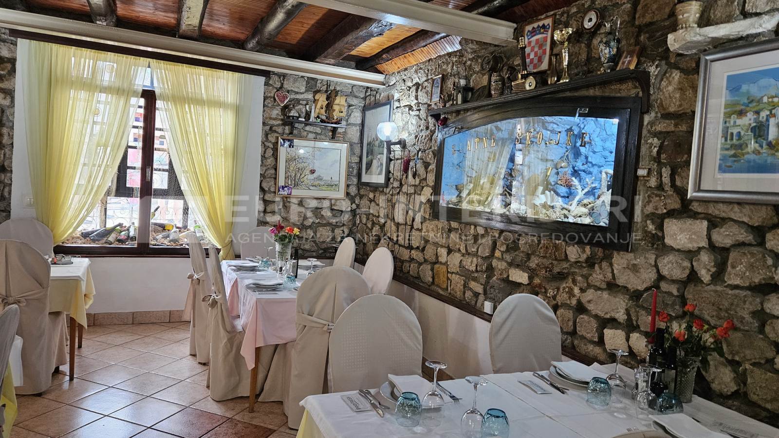 Poslovni prostor: riblji restoran u Skradinu, dvije sale + terasa