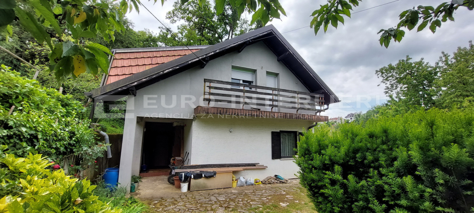 Zagreb - Kraljevec - zemljište 1.451 m2 s kućom