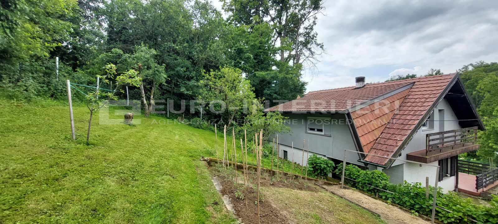 Zagreb - Kraljevec - zemljište 1.451 m2 s kućom