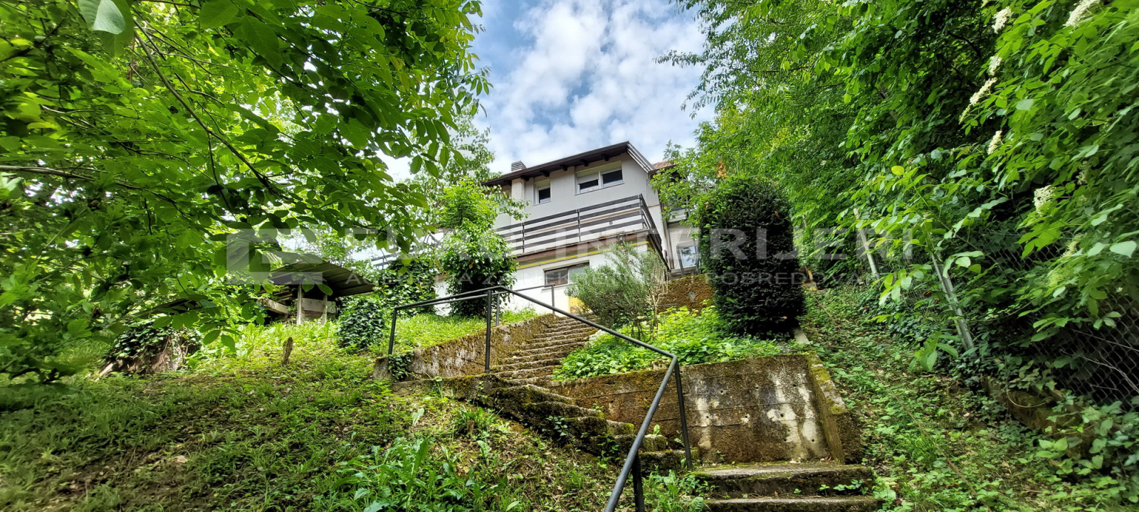 Zagreb - Kraljevec - zemljište 1.451 m2 s kućom
