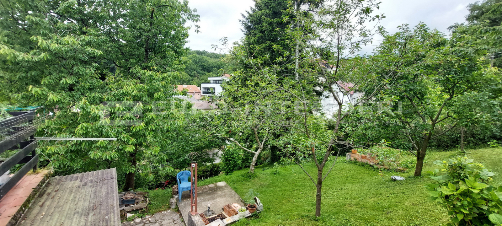 Zagreb - Kraljevec - zemljište 1.451 m2 s kućom