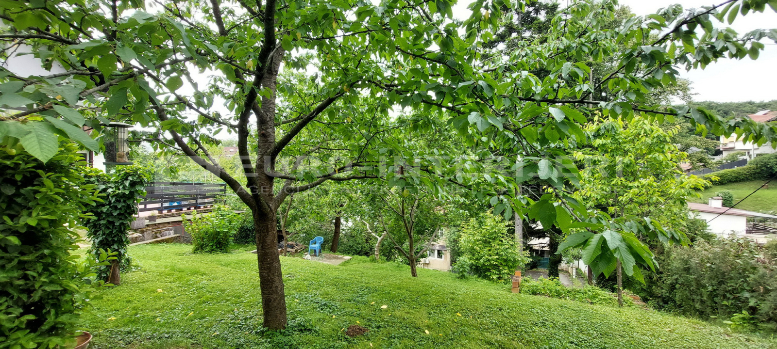 Zagreb - Kraljevec - zemljište 1.451 m2 s kućom