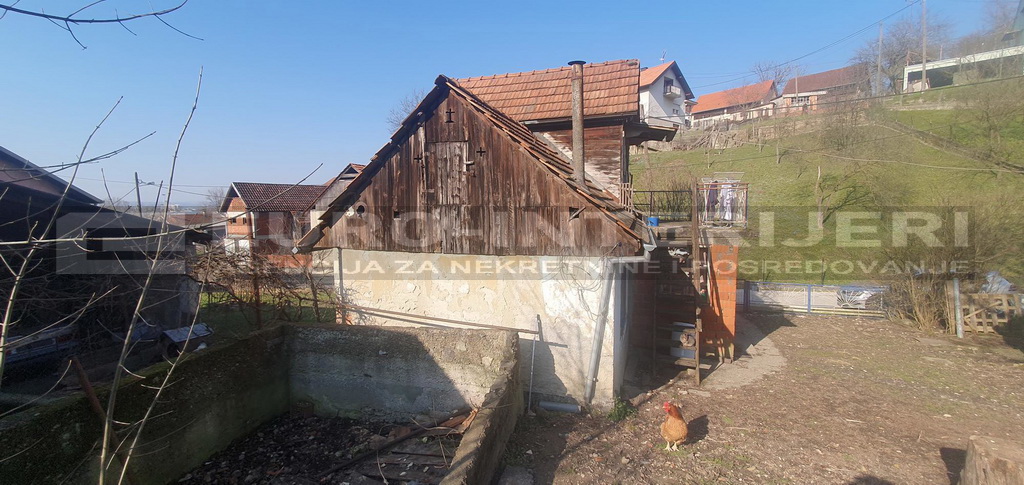 Građevinsko zemljište s kućom - pogodno za investiciju 1.336 m2
