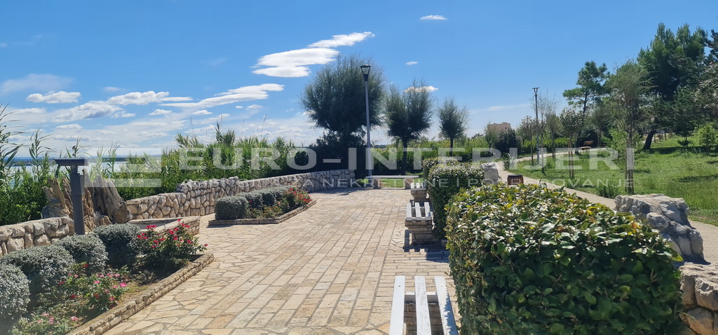 Građevinsko zemljište Sabunike, neposredno uz more pov. 1.091 m2