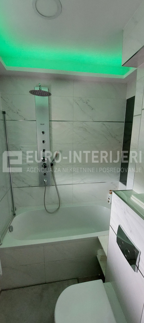 Stan Stenjevec, atraktivan dizajnerski Penthouse pov. 135 m2 + terasa