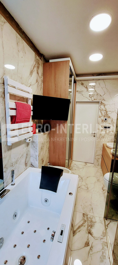 Stan Stenjevec, atraktivan dizajnerski Penthouse pov. 135 m2 + terasa