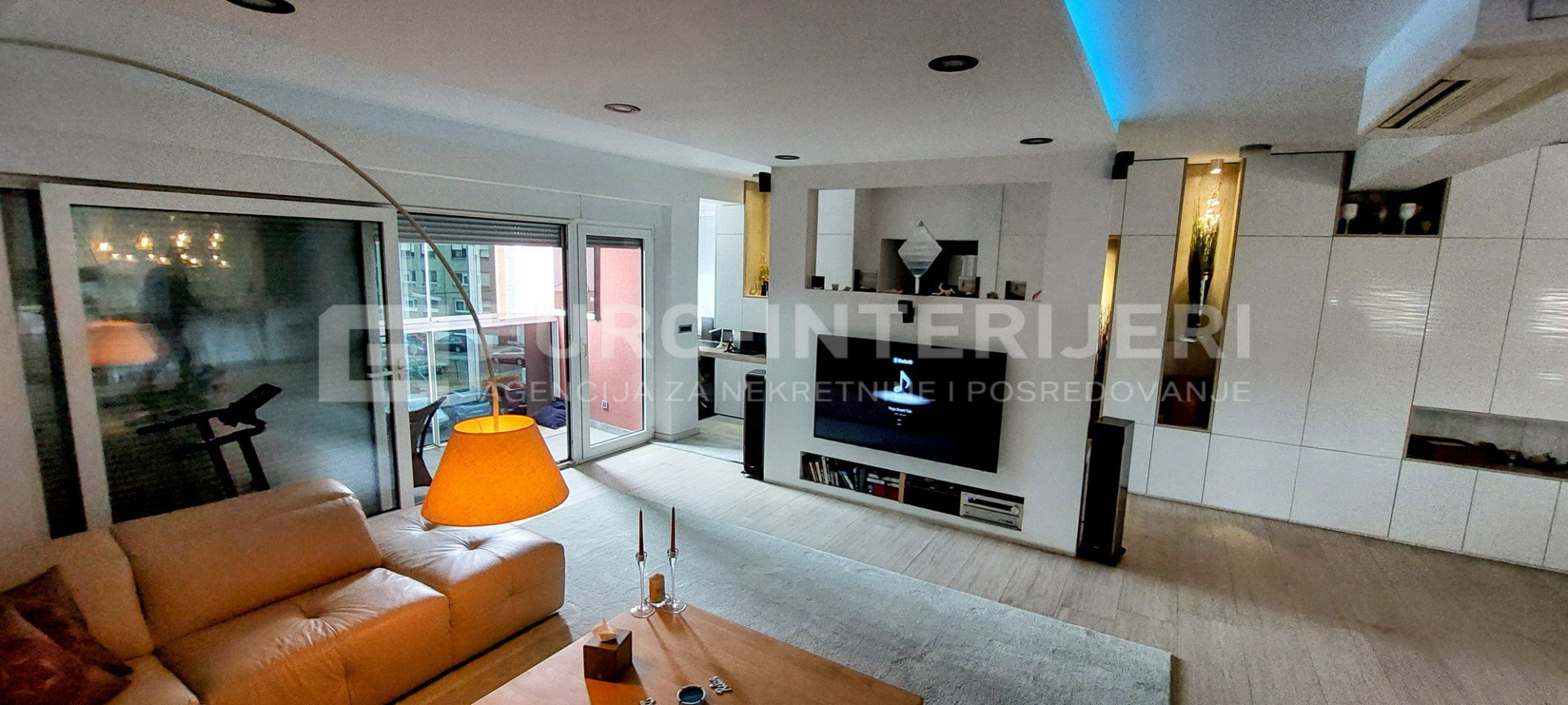 Stan Stenjevec, atraktivan dizajnerski Penthouse pov. 135 m2 + terasa