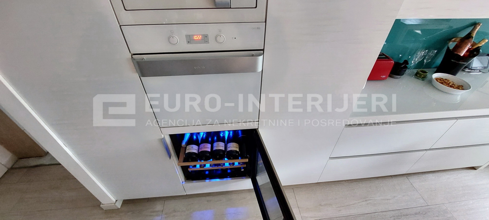 Stan Stenjevec, atraktivan dizajnerski Penthouse pov. 135 m2 + terasa