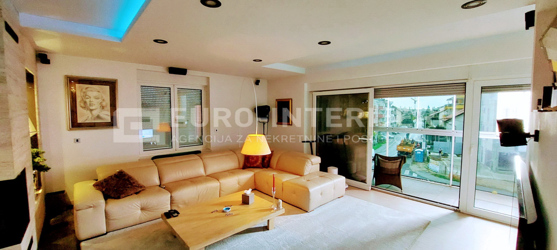 Stan Stenjevec, atraktivan dizajnerski Penthouse pov. 135 m2 + terasa