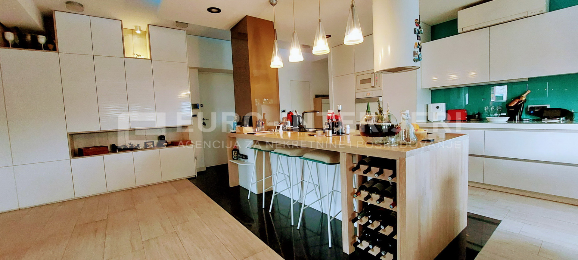 Stan Stenjevec, atraktivan dizajnerski Penthouse pov. 135 m2 + terasa