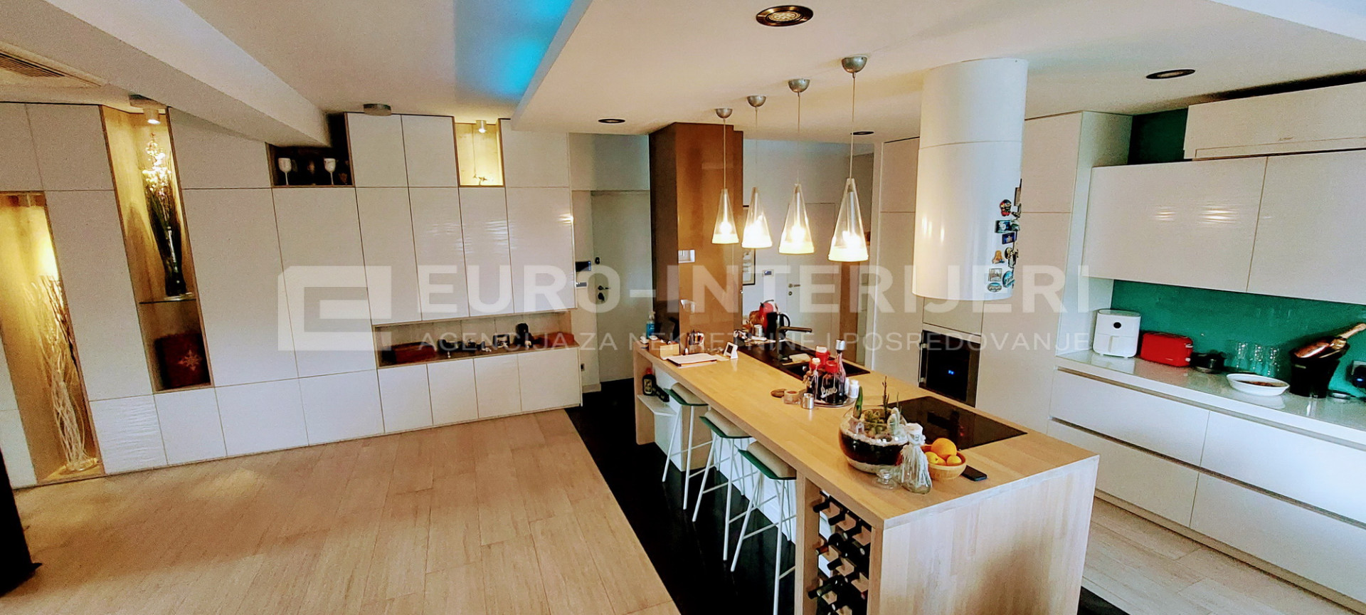 Stan Stenjevec, atraktivan dizajnerski Penthouse pov. 135 m2 + terasa