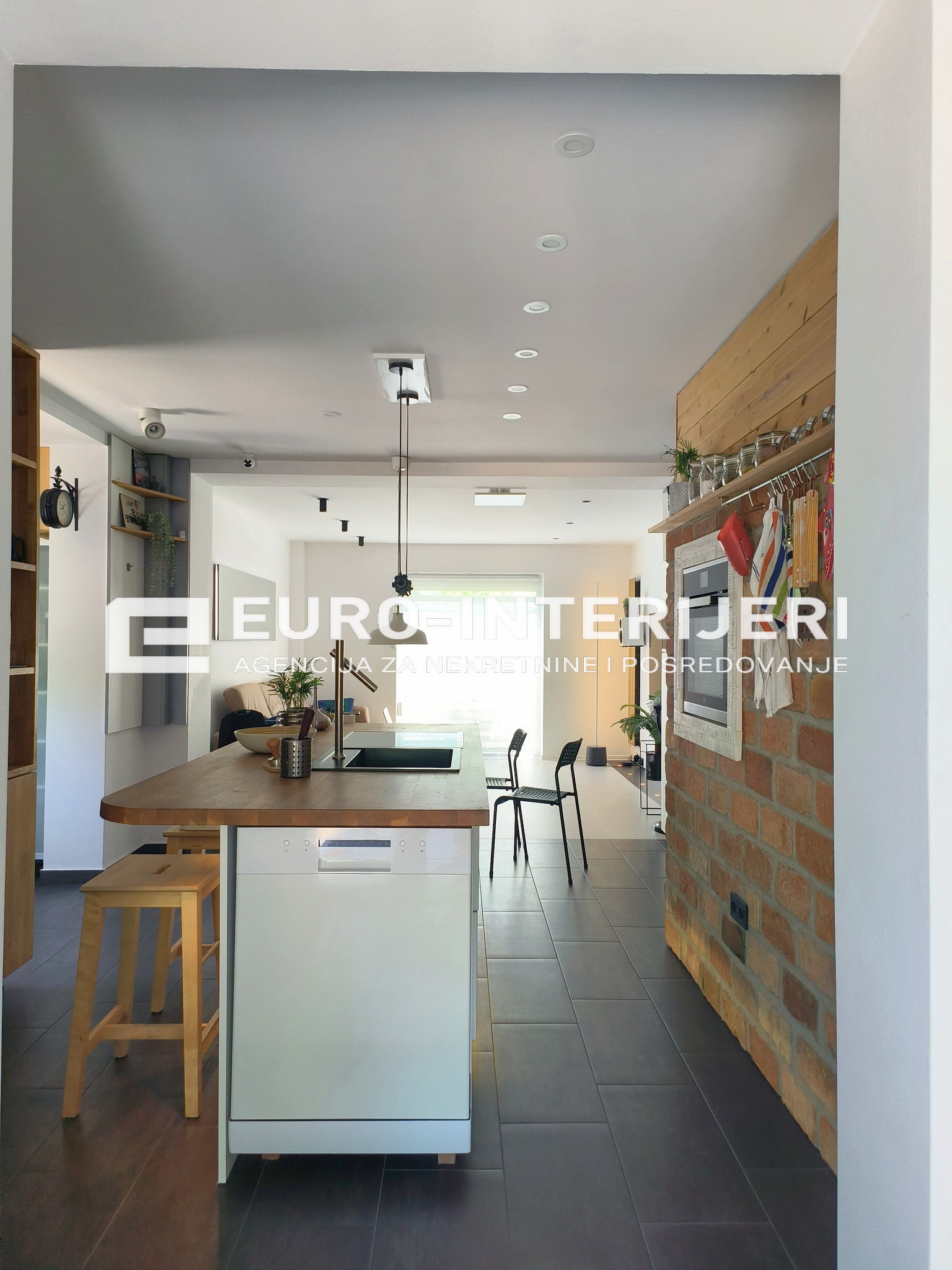 Prodaja kuće Zagreb, zona tramvaja, Dubrava, atraktivna, useljiva