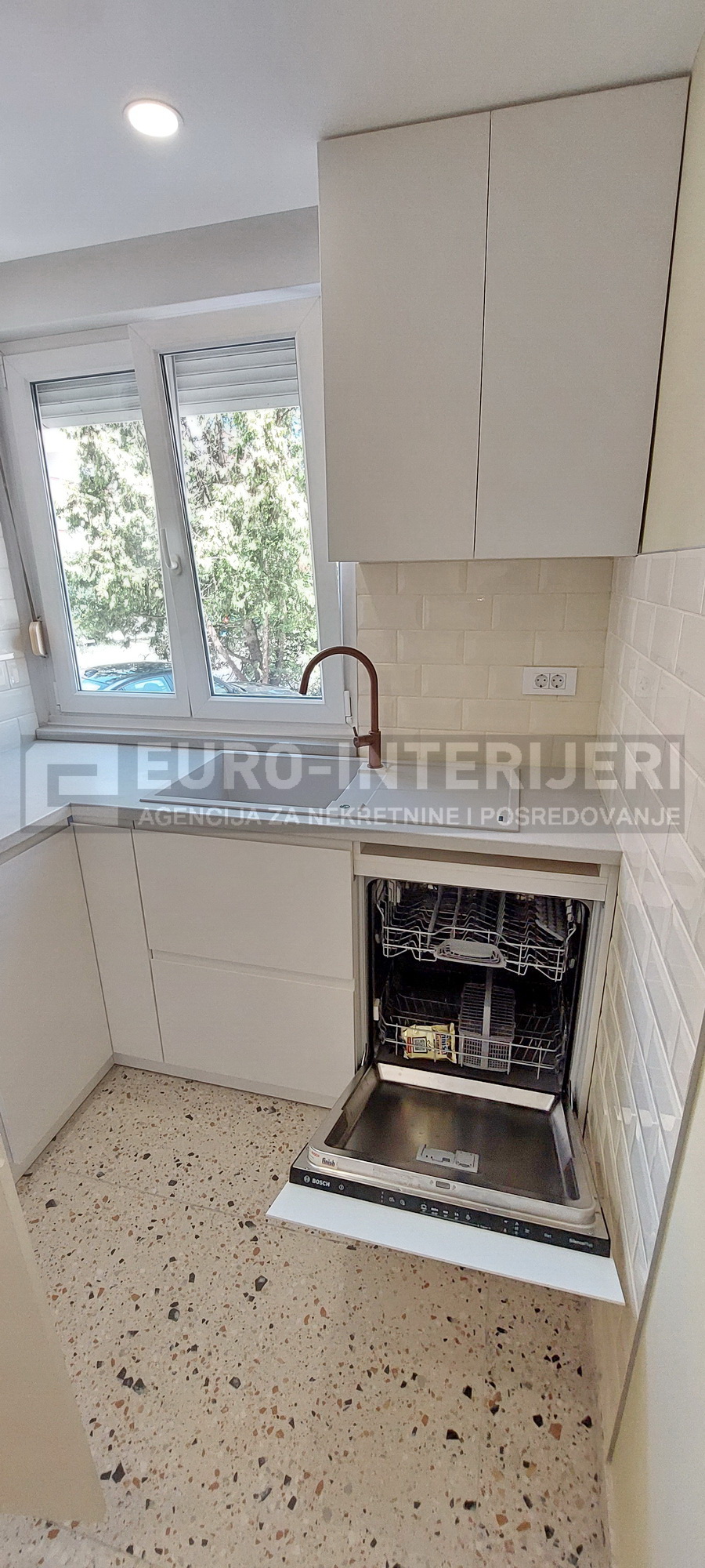 Prodaja stanova - Zagreb - Trešnjevka - adaptiran dvosoban stan 56 m²