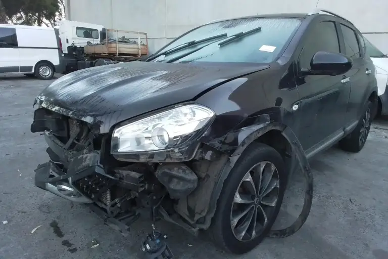 Black damaged SUV with front-end crash damage ready for scrap car valuation and professional car removal in Melbourne.