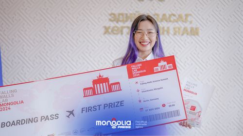 О.Эрдэнэчимэг шагналаа гардан авлаа