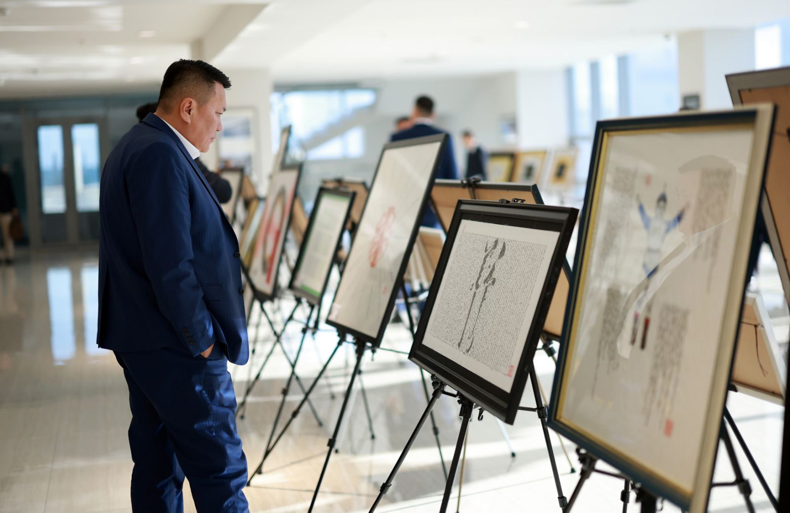 34 дүгээр сургуулийнхан НИТХ-ын танхимд үзэсгэлэнгээ дэлгэв