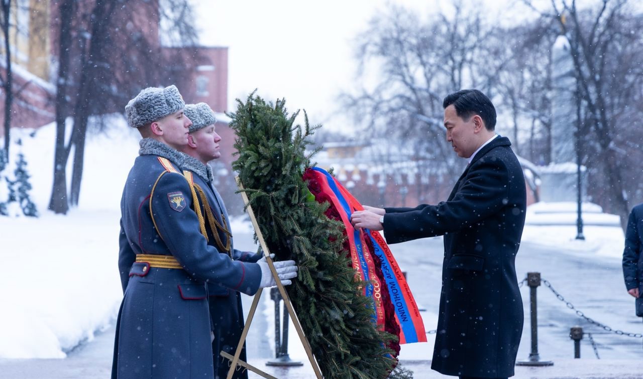 Ардын намынхан легитим шинжээ алдаж, айл хөрш улс нь тохуурхав    