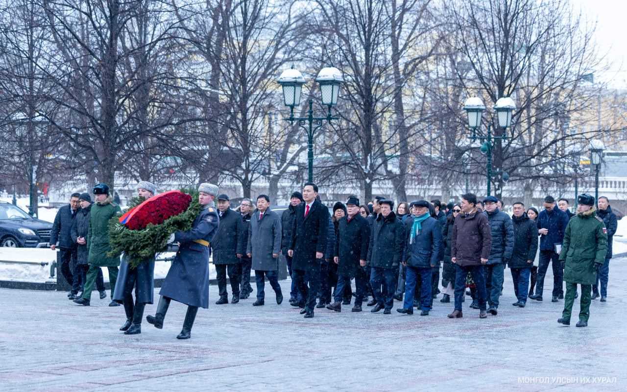 Ардын намынхан легитим шинжээ алдаж, айл хөрш улс нь тохуурхав    