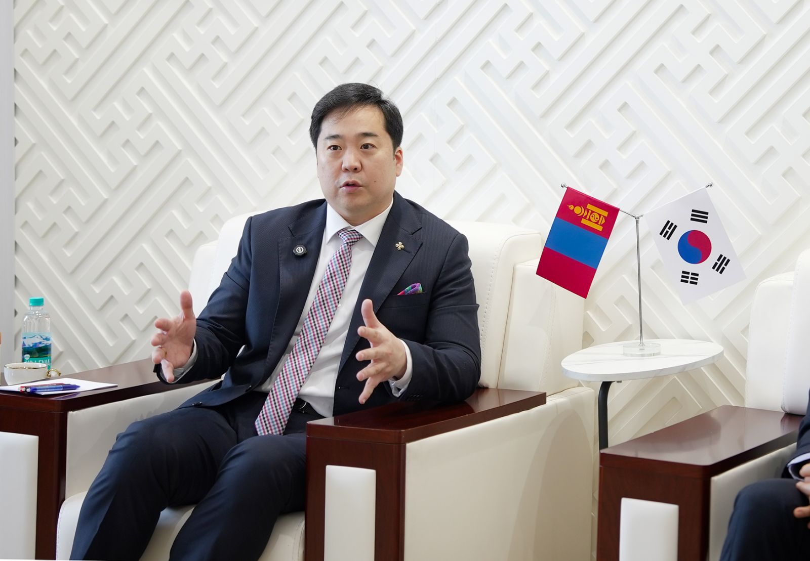 Онцгой байдлын алба хаагчдыг БНСУ-д чадавхжуулах талаар санал солилцлоо