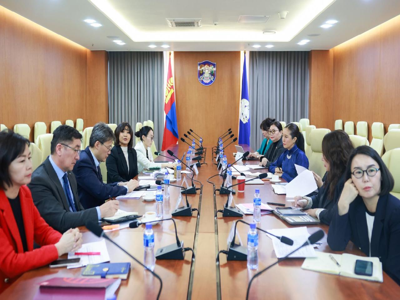 Эрчүүдийн тулгамдсан асуудлын талаар ярилцав