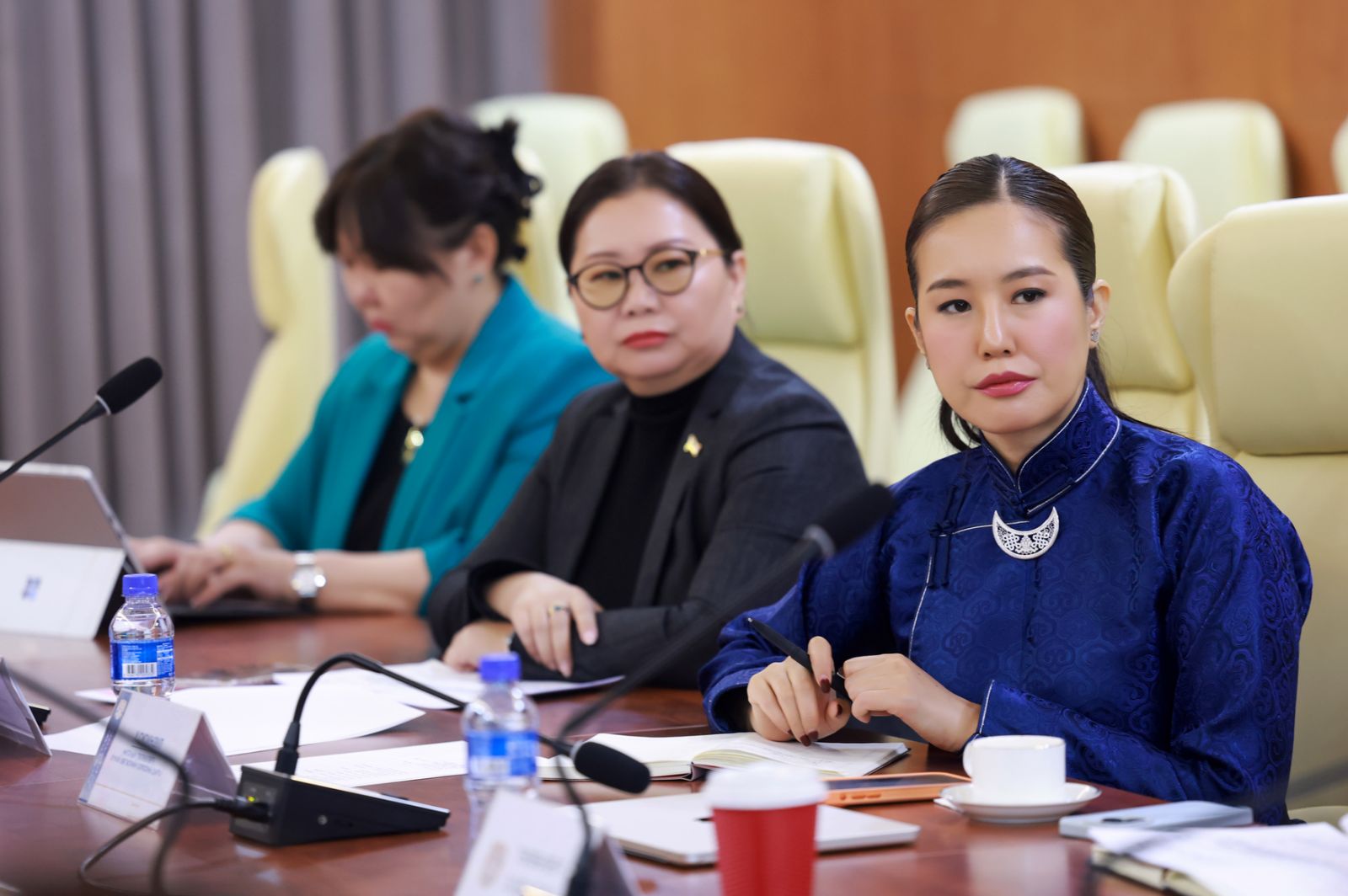 Эрчүүдийн тулгамдсан асуудлын талаар ярилцав