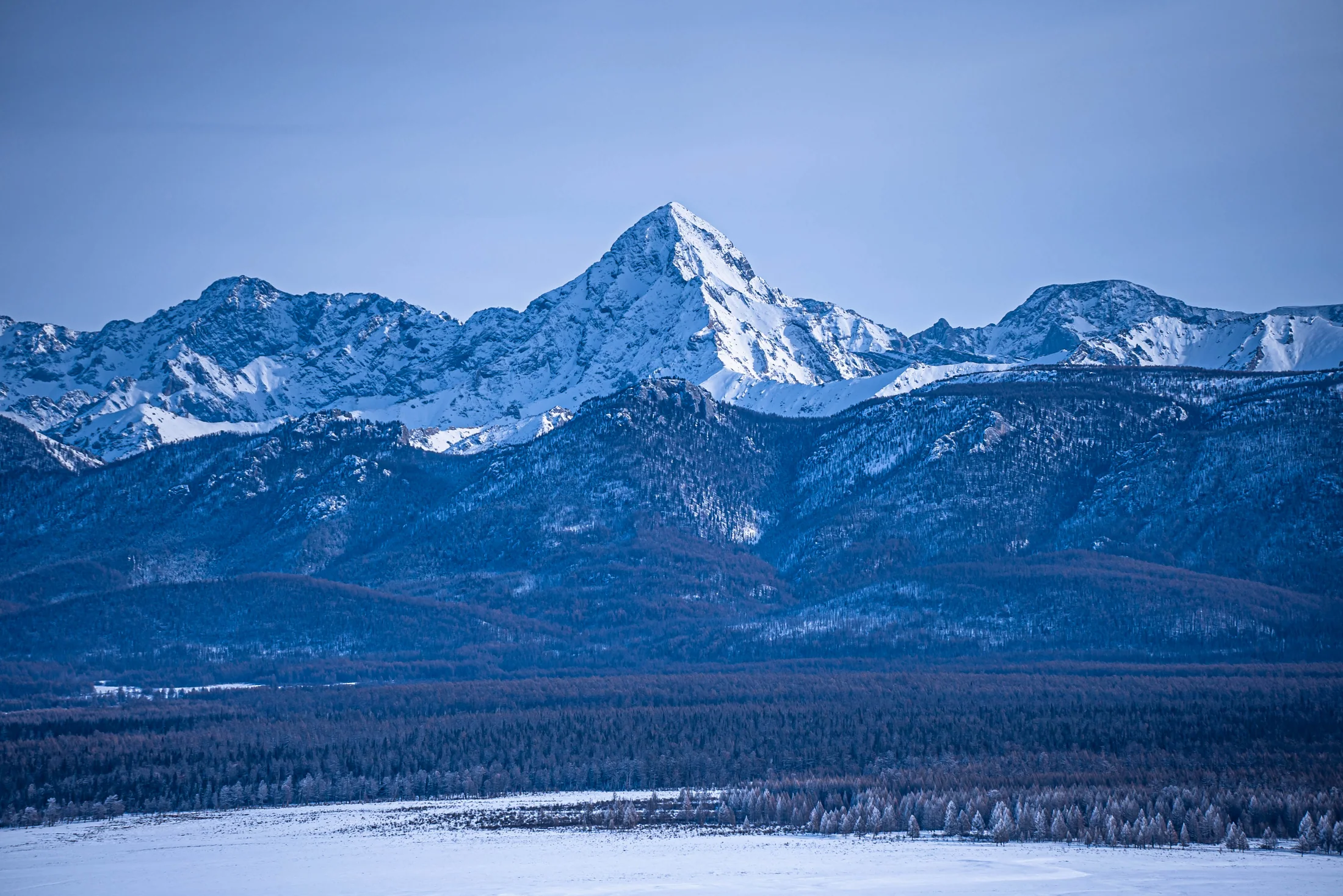 Уулс огшиж байна