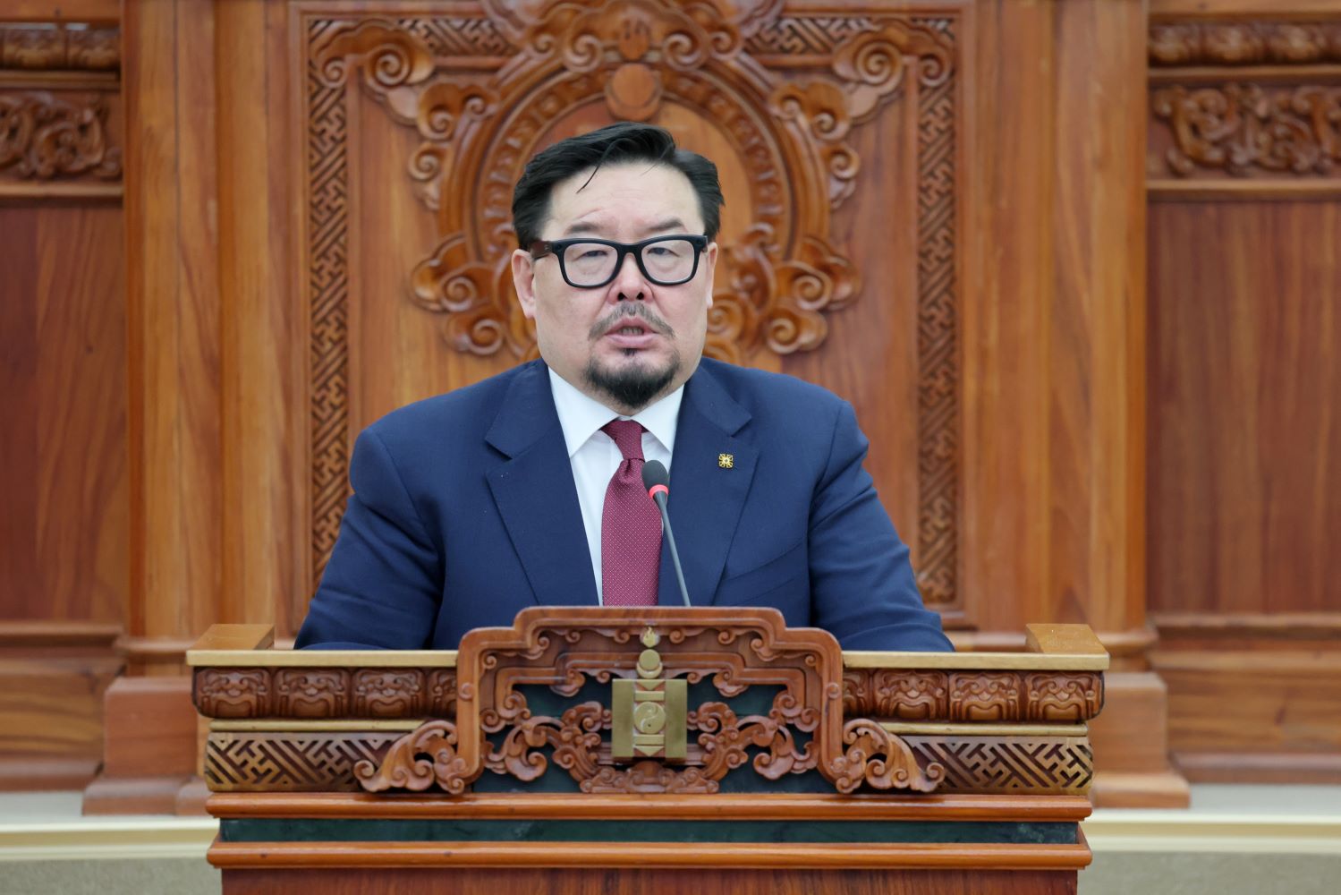 Г.Занданшатар: Улс төрийн институцүүдийг хуваарилалтад маргалдаж байх зуур улс орны эдийн засаг дахин нурж мэдэхээр аюул ойрхон байна