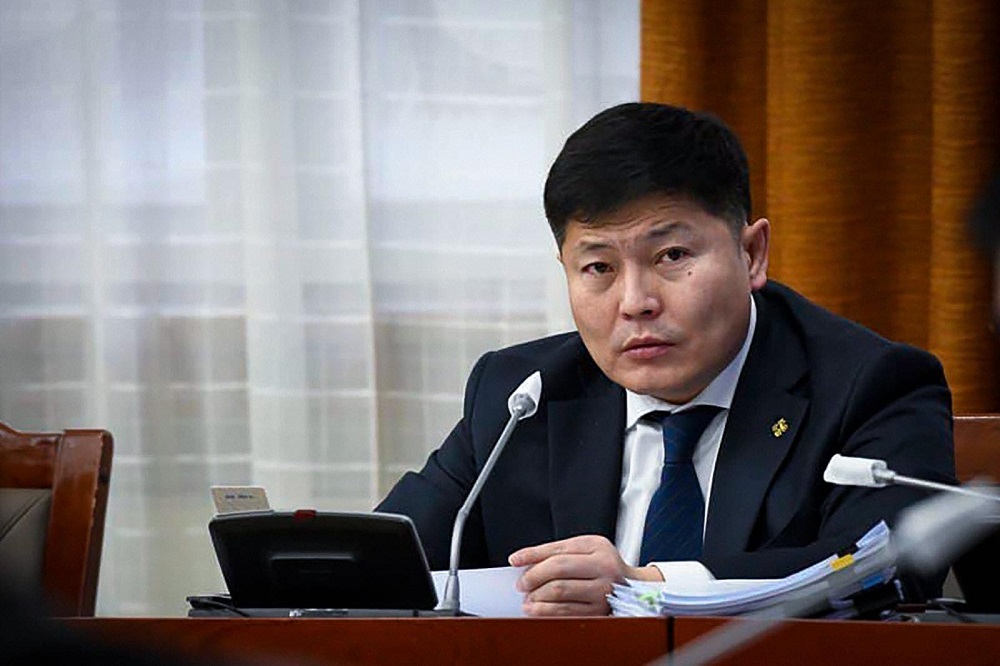 “Төлгөн коммунист” томорч, төр эргүүлэхээр улайрч байна