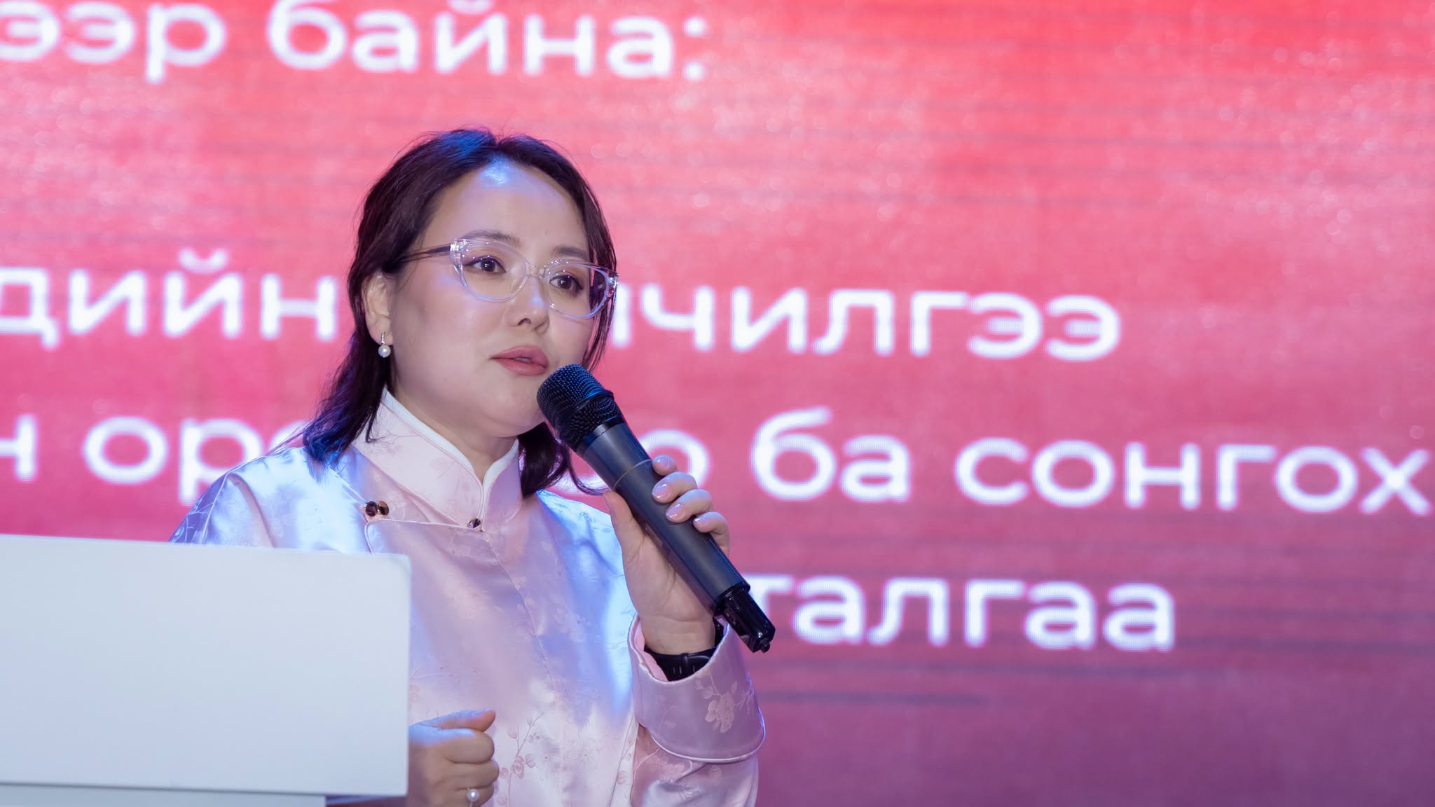 О.Саранчулуун: Олны дуу хоолой намуухан байлаа ч цуурай нь асар том байдаг